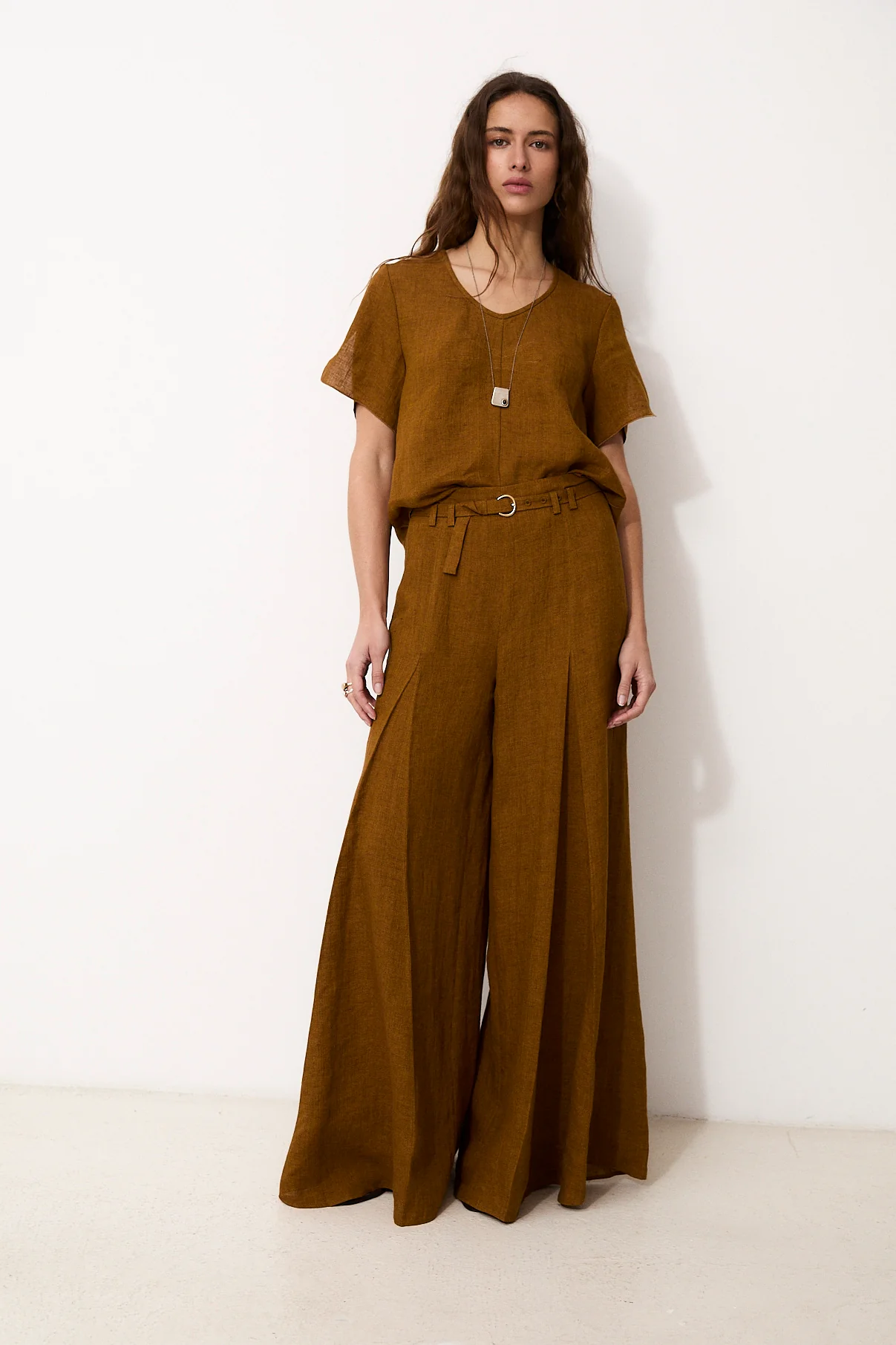 CAVERNI | 100% linen camel trousers